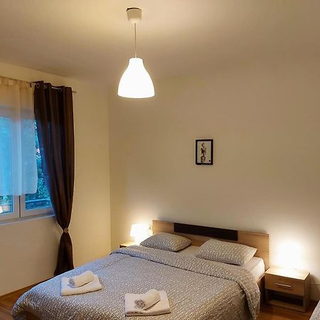 Makabo-Apartment In House Скопье Экстерьер фото